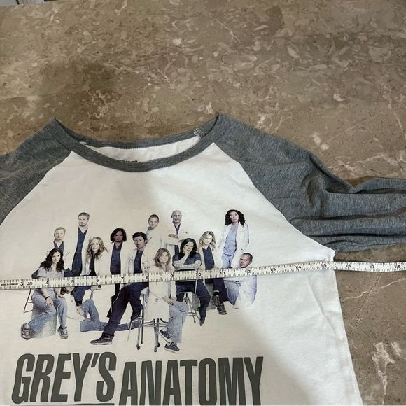 Greys Anatomy white with grey 3/4 sleeves size small - Picture 4 of 7